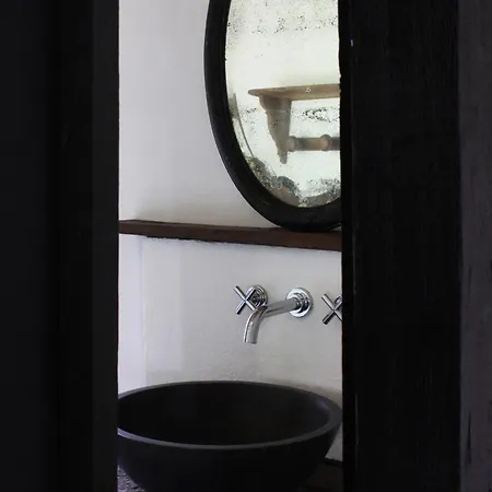 Vestiges, Ancien Corps De Ferme Rénové Selon L'esprit Wabi-sabi