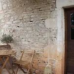 Vestiges, Ancien Corps De Ferme Renove Selon L'esprit Wabi-sabi بيت للعطل *