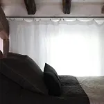 Vestiges, Ancien Corps De Ferme Renove Selon L'esprit Wabi-sabi بيت للعطل *