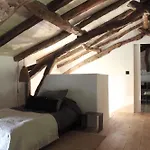 Vestiges, Ancien Corps De Ferme Renove Selon L'esprit Wabi-sabi بيت للعطل *