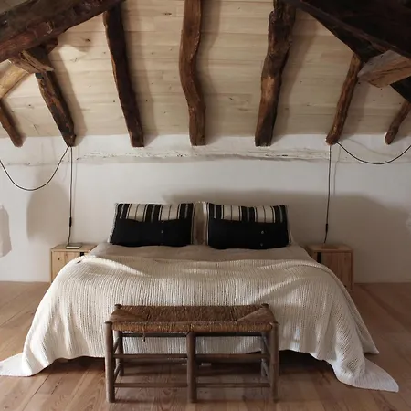 Vestiges, Ancien Corps De Ferme Renove Selon L'esprit Wabi-sabi بيت للعطل
