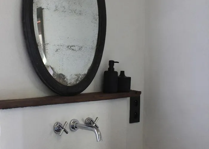 Vestiges, Ancien Corps De Ferme Renove Selon L'esprit Wabi-sabi